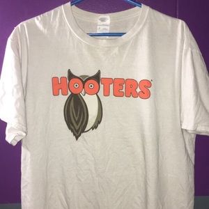 Hooters T shirt